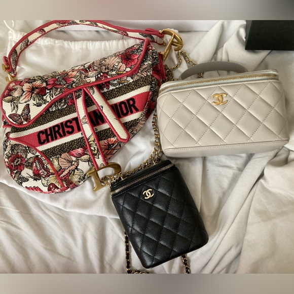 ⛳️⛳️⛳️⛳️⛳️ Dior Fuschia and Gold Floral Saddle Bag - Picture 9 of 9